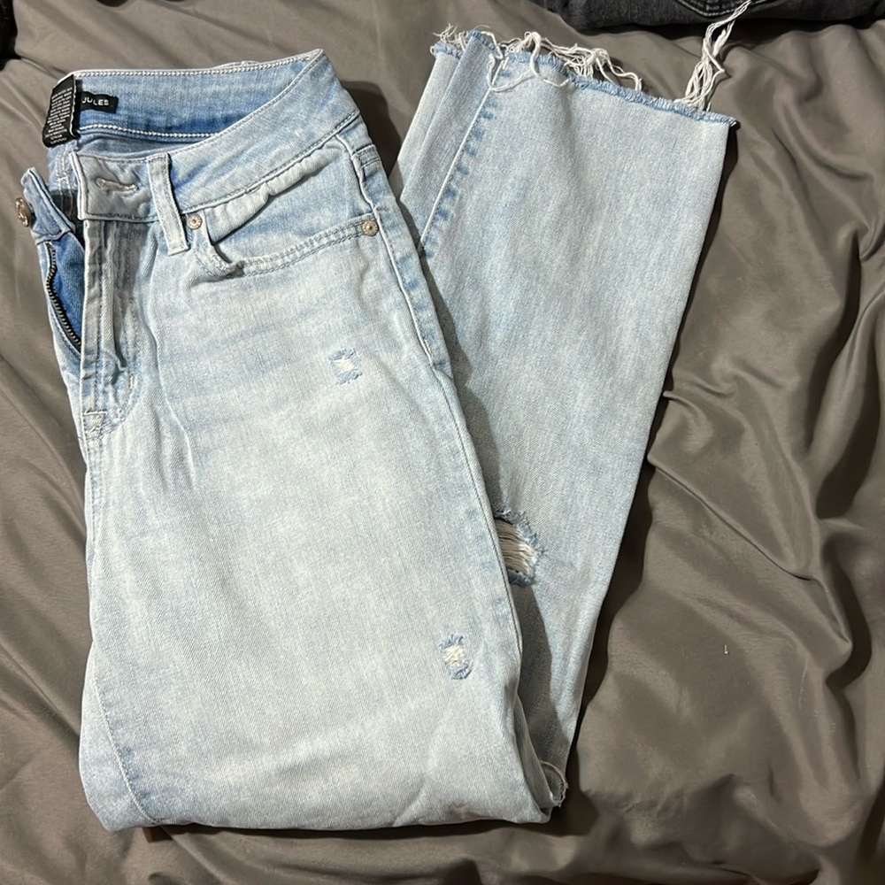 Distress crop jeans